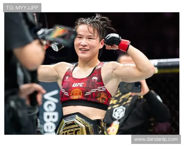 中国选手首次夺得UFC金腰带 打破历史创造格斗新纪元 中国选手首次夺得UFC金腰带 打破历史创造格斗新纪元